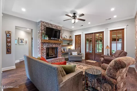 Living - 901 Mill Pond Rd, Lamar, MS 38642 photo 2 of 3