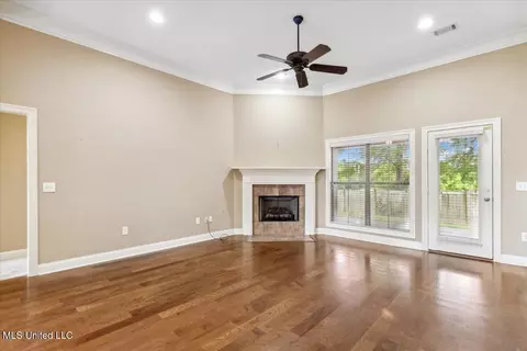 Living - 403 Chesney Ct, Madison, MS 39110 photo 2 of 2