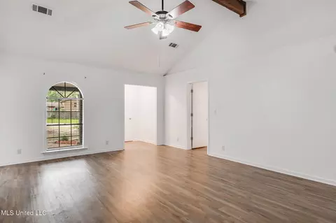 Living - 335 Stonecastle Dr, Brandon, MS 39047 photo 2 of 2