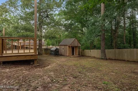 Exterior - 335 Stonecastle Dr, Brandon, MS 39047 photo 2 of 3