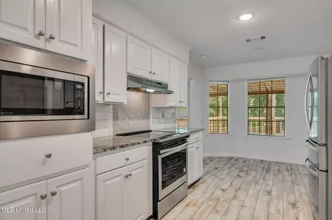 Kitchen - 335 Stonecastle Dr, Brandon, MS 39047 photo 1 of 1