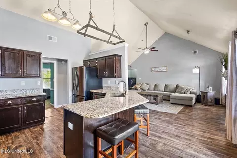 Kitchen - 6800 E Ranch Ridge Cv, Walls, MS 38680 photo 3 of 3