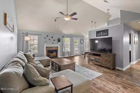 Living - 6800 E Ranch Ridge Cv, Walls, MS 38680 photo 1 of 1