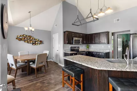 Kitchen - 6800 E Ranch Ridge Cv, Walls, MS 38680 photo 2 of 3