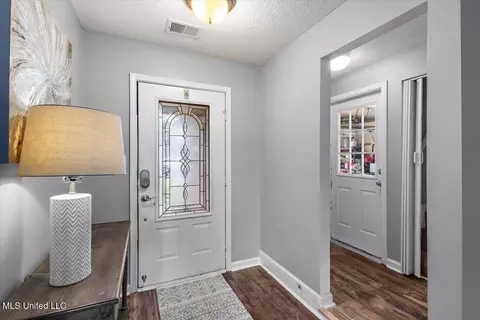 Entry Way - 6800 E Ranch Ridge Cv, Walls, MS 38680 photo 1 of 2
