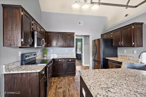 Kitchen - 6800 E Ranch Ridge Cv, Walls, MS 38680 photo 1 of 3