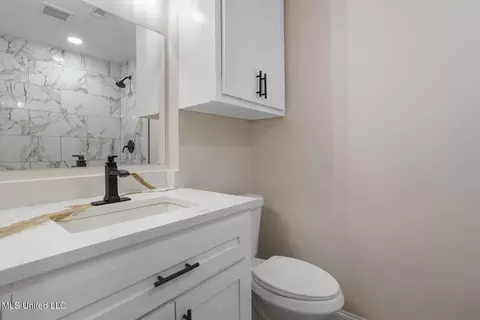 Bath - 92 Longmeadow Rd, Brandon, MS 39042 photo 1 of 2