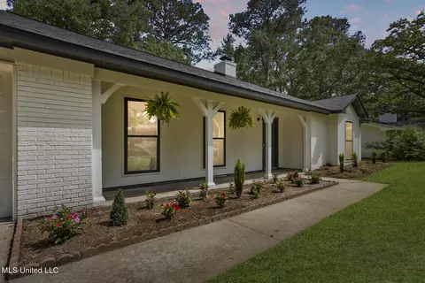 92 Longmeadow Rd, Brandon, MS 39042