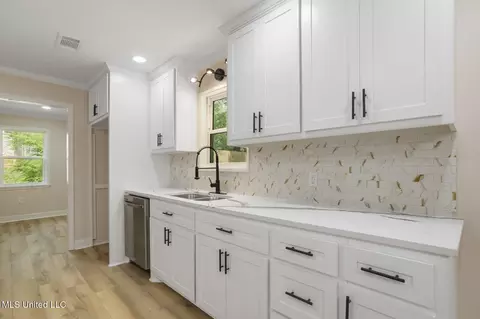 Kitchen - 92 Longmeadow Rd, Brandon, MS 39042 photo 1 of 2