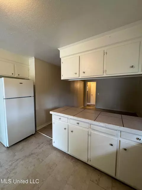 Kitchen - 120 Queen Joanna Ln, Jackson, MS 39209 photo 2 of 2