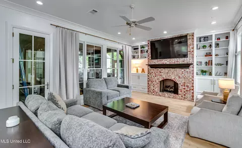 Living - 107 Chadwyck Ct, Madison, MS 39110 photo 4 of 4