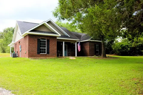 184 Churchwell Dr, Lucedale, MS 39452