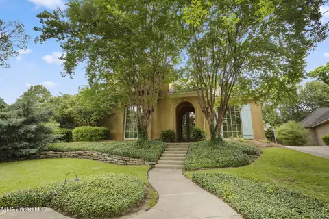 20 Winterfield Dr, Jackson, MS 39211