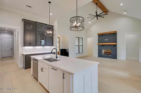 Kitchen - 184 Bronson Bnd, Flowood, MS 39232 photo 3 of 5