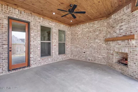 Exterior - 184 Bronson Bnd, Flowood, MS 39232 photo 5 of 9