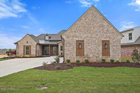 Exterior - 184 Bronson Bnd, Flowood, MS 39232 photo 2 of 9