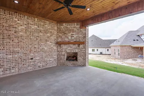 Exterior - 184 Bronson Bnd, Flowood, MS 39232 photo 4 of 9