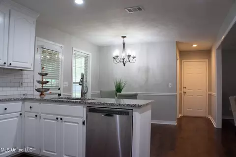 Entry Way - 122 Fox Meadow Dr, Brandon, MS 39042 photo 3 of 3