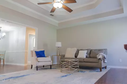 Living - 122 Fox Meadow Dr, Brandon, MS 39042 photo 7 of 7