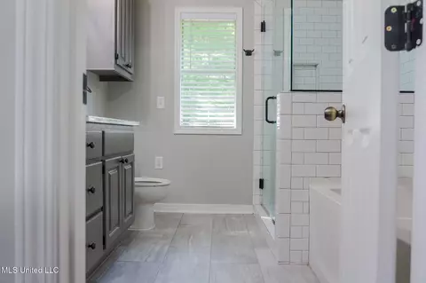 Bath - 122 Fox Meadow Dr, Brandon, MS 39042 photo 6 of 10