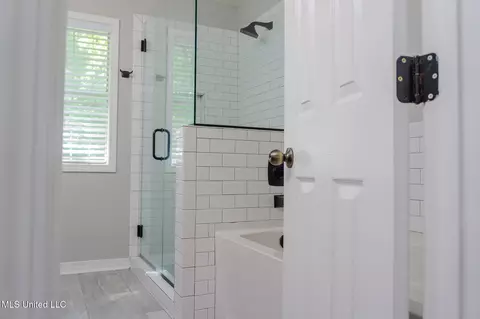 Bath - 122 Fox Meadow Dr, Brandon, MS 39042 photo 7 of 10