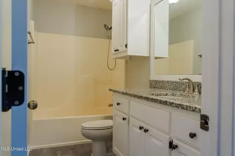 Bath - 122 Fox Meadow Dr, Brandon, MS 39042 photo 8 of 10