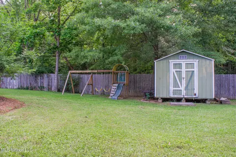 Exterior - 122 Fox Meadow Dr, Brandon, MS 39042 photo 11 of 19