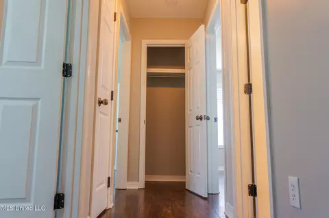 Entry Way - 122 Fox Meadow Dr, Brandon, MS 39042 photo 2 of 3
