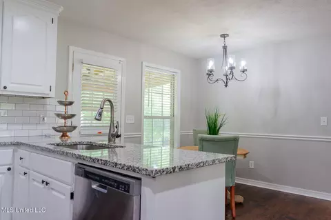 Dining - 122 Fox Meadow Dr, Brandon, MS 39042 photo 1 of 1