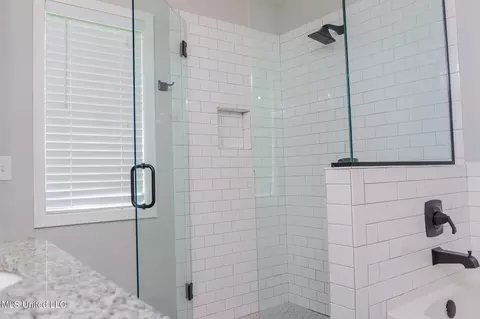 Bath - 122 Fox Meadow Dr, Brandon, MS 39042 photo 2 of 10
