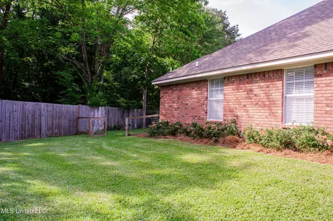 Exterior - 122 Fox Meadow Dr, Brandon, MS 39042 photo 7 of 19