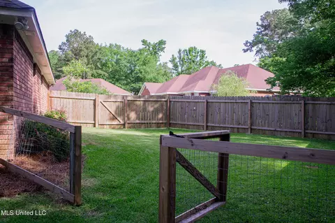 Exterior - 122 Fox Meadow Dr, Brandon, MS 39042 photo 5 of 19