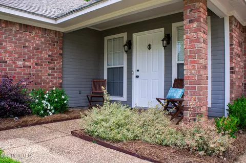 Exterior - 122 Fox Meadow Dr, Brandon, MS 39042 photo 2 of 19