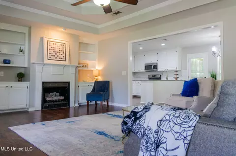 Living - 122 Fox Meadow Dr, Brandon, MS 39042 photo 1 of 7