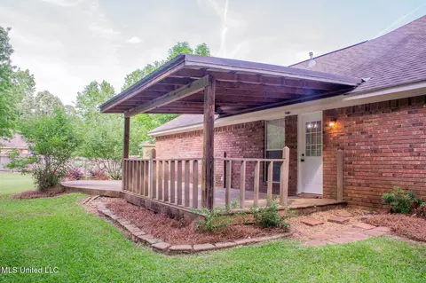 Exterior - 122 Fox Meadow Dr, Brandon, MS 39042 photo 17 of 19