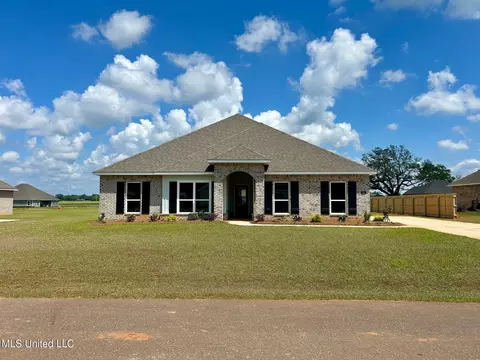 107 Firefly Dr, Lucedale, MS 39452
