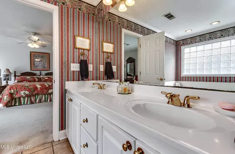 Bath - 218 Harbor Ln, Brandon, MS 39047 photo 5 of 5