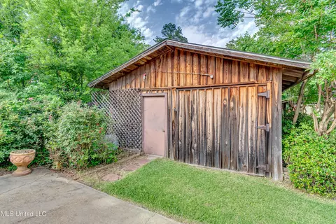 Exterior - 218 Harbor Ln, Brandon, MS 39047 photo 6 of 17