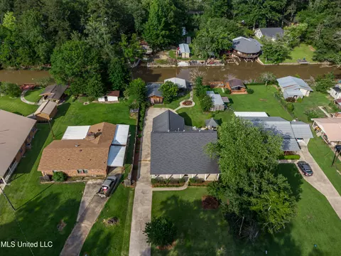 View/Area - 218 Harbor Ln, Brandon, MS 39047 photo 4 of 14