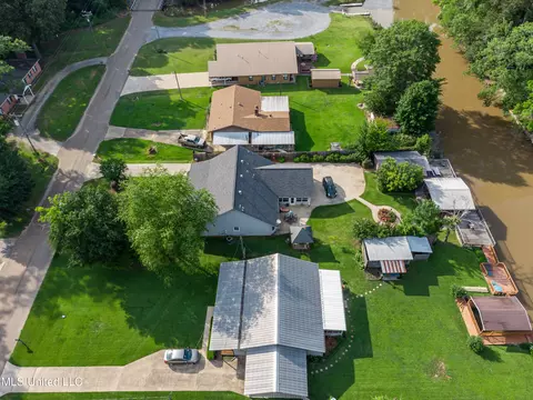 View/Area - 218 Harbor Ln, Brandon, MS 39047 photo 6 of 14