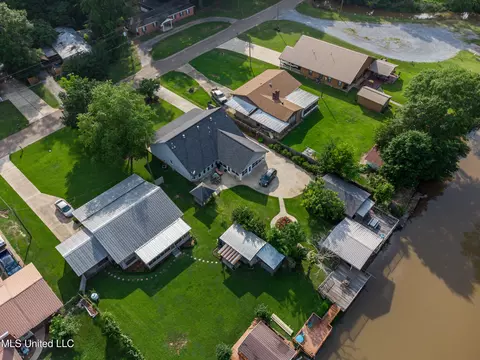 View/Area - 218 Harbor Ln, Brandon, MS 39047 photo 7 of 14