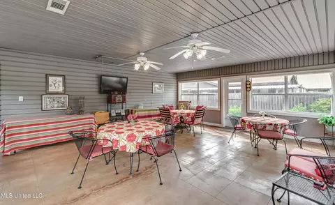 Dining - 218 Harbor Ln, Brandon, MS 39047 photo 1 of 4