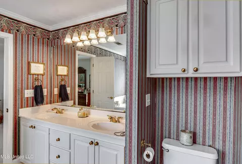 Bath - 218 Harbor Ln, Brandon, MS 39047 photo 4 of 5