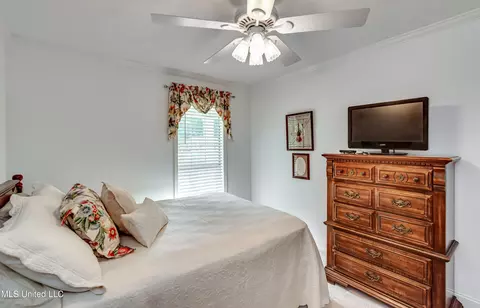 Bedroom - 218 Harbor Ln, Brandon, MS 39047 photo 2 of 12