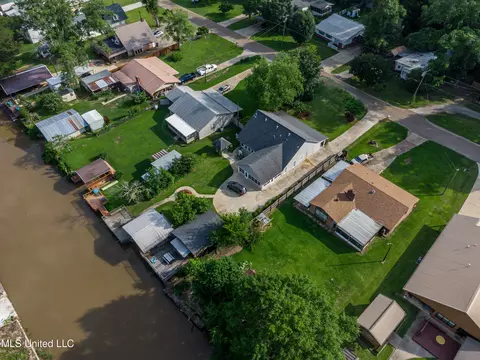 View/Area - 218 Harbor Ln, Brandon, MS 39047 photo 9 of 14