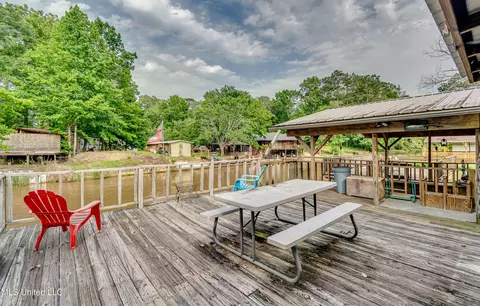 Exterior - 218 Harbor Ln, Brandon, MS 39047 photo 11 of 17