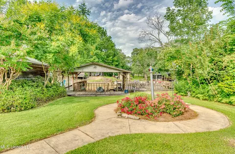 Exterior - 218 Harbor Ln, Brandon, MS 39047 photo 9 of 17