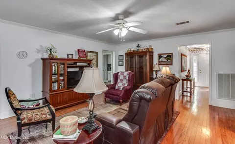 Living - 218 Harbor Ln, Brandon, MS 39047 photo 3 of 3