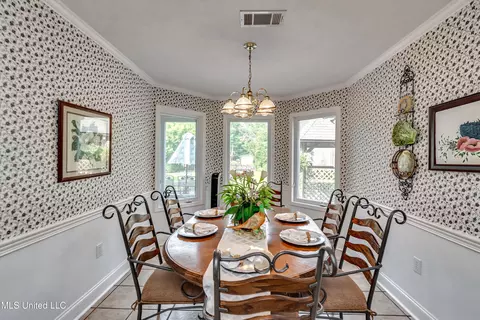 Dining - 218 Harbor Ln, Brandon, MS 39047 photo 2 of 4