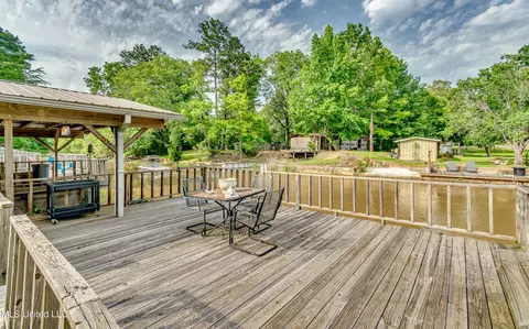 Exterior - 218 Harbor Ln, Brandon, MS 39047 photo 10 of 17